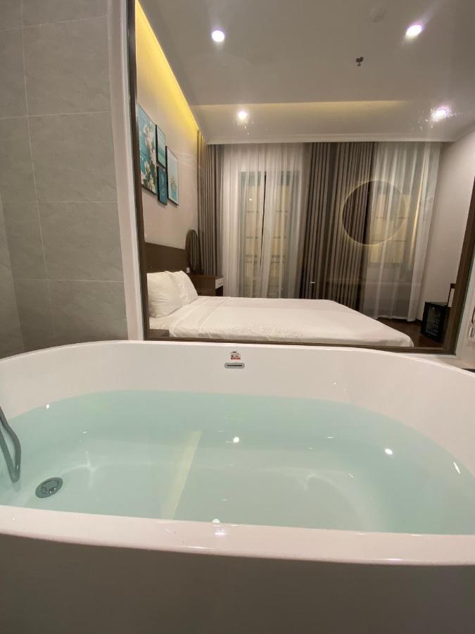 Moonlight Hotel Ha Long Buitenkant foto